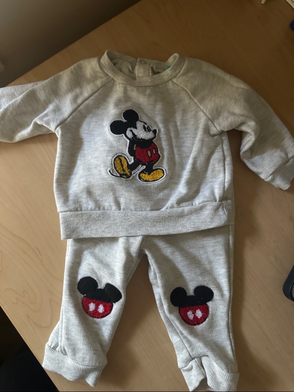 Disney baby Sweatshirt & Jogger Set with Mickey Patch - Light Gray 6-9 months